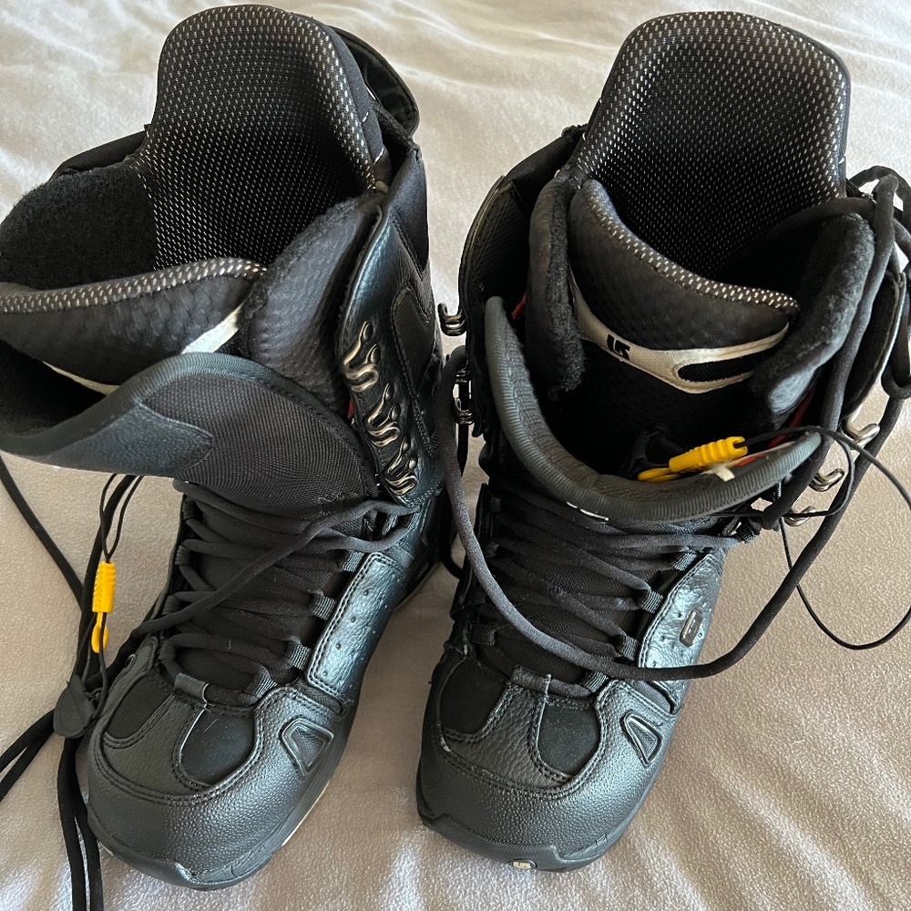 Burton Men's Hail Snowboard Coots size 9